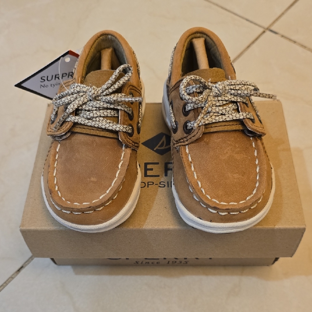 Sperry Kids Moccasins in Tan and White